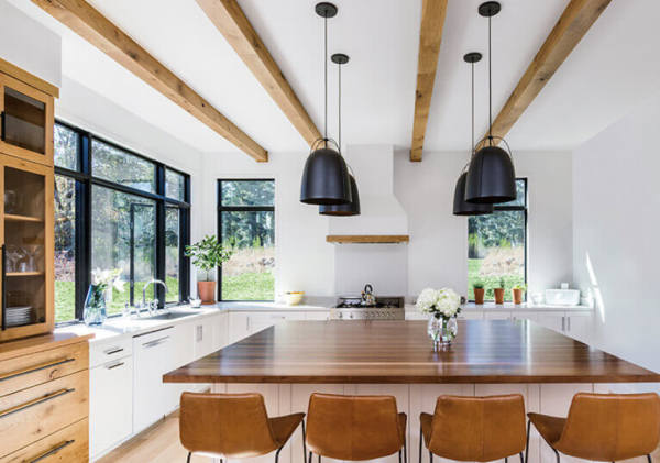 Jendela besar untuk cahaya alami dan pemandangan luar